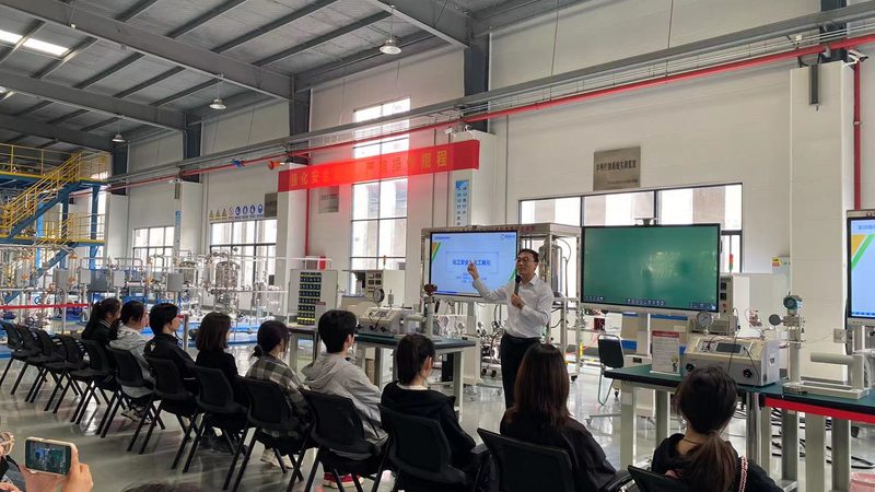 在选择环保化工原料品牌时，可以从以下几个方面进行考量：